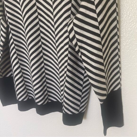 Worthington Large Chevron Black and White Striped Turtleneck Sweater - Picture 4 of 10